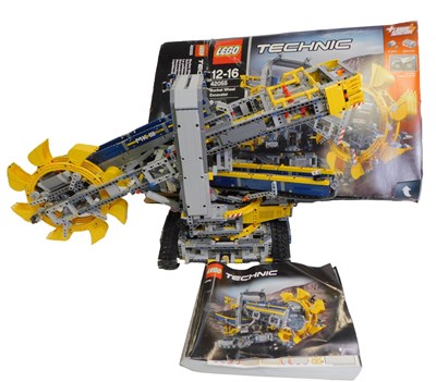 Lot 157 - A Lego 42055 bucket wheel excavator, with...