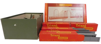 Lot 265 - Hornby and Tri-ang OO gauge...