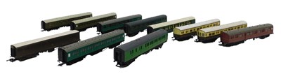 Lot 496 - OO gauge coaches, Hornby and other. (1 tray)