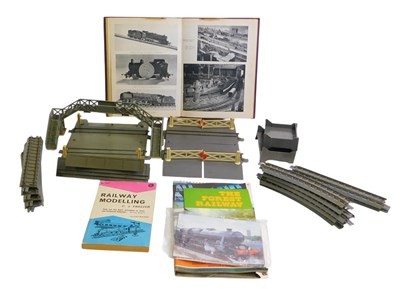 Lot 321 - Tri-ang and other OO gauge accessories and...