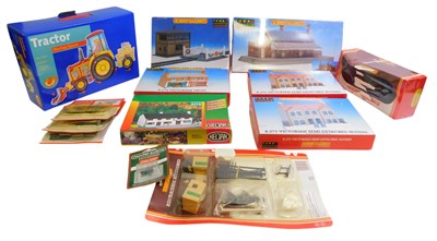 Lot 322 - Hornby Heljan and other OO gauge scenics and...