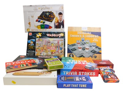 Lot 325 - Various board games and jigsaw...