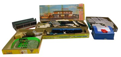 Lot 334 - HO gauge and OO gauge scenics and...