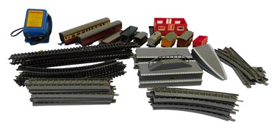 Lot 431 - Tri-ang and other OO gauge track and rolling...