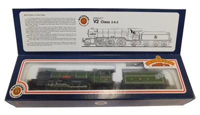 Lot 422 - A Bachmann Branchline OO gauge class V2...