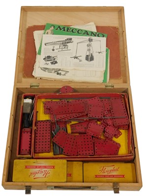 Lot 670 - Assorted Meccano, including a No.7 box, in a...