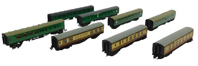 Lot 583 - Hornby OO and Hornby coaches, including WR The...