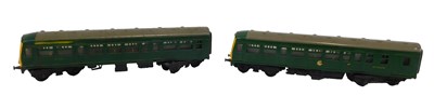Lot 606 - A Tri-ang OO gauge two car DMU.