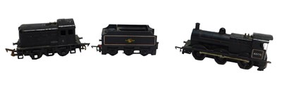 Lot 619 - Tri-ang locomotives, including a Dock...