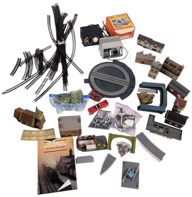 Lot 642 - OO gauge track and accessories, including a...