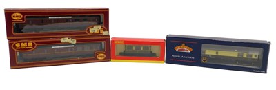 Lot 727 - Airfix Hornby and Bachmann OO gauge coaches,...