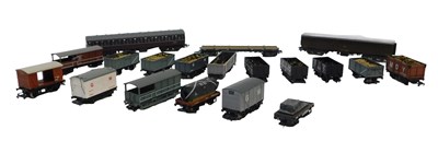 Lot 729 - Bachmann Hornby and other OO gauge rolling...