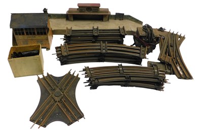 Lot 733 - Tinplate OO gauge buildings, track and...