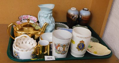 Lot 2019 - A quantity of mixed decorative ceramic wares,...