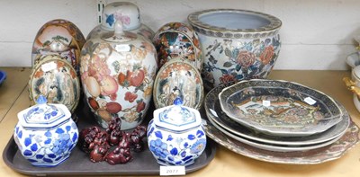 Lot 2077 - A collection of Oriental ceramics, including...
