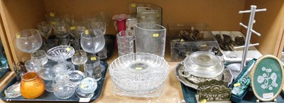 Lot 2043 - Assorted glassware, including wine glasses,...