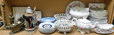 Lot 2044 - A collection of decorative Wedgwood plates...