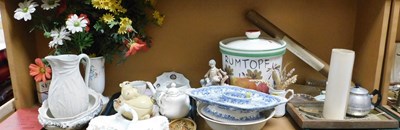 Lot 2046 - A quantity of decorative ceramicwares,...