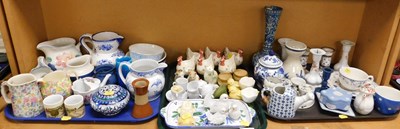 Lot 2052 - A quantity of mixed decorative ceramics,...