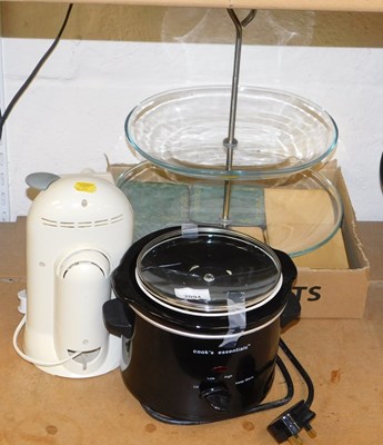 Lot 2094 - A Cooks Essentials slow cooker, together with...