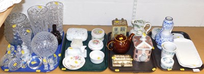 Lot 2101 - Assorted decorative glassware and ceramics,...