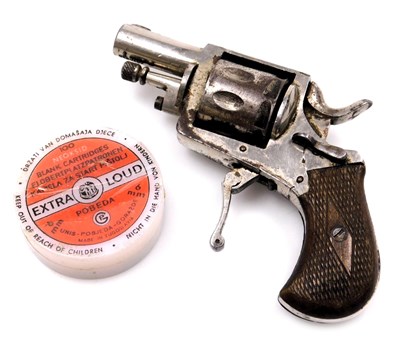 Lot 121 - A Fritum MKVIII cap gun, with a box of caps. (2)