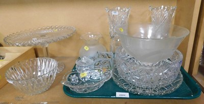 Lot 2002 - A quantity of decorative glassware, including...