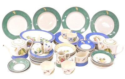 Lot 194 - A Wedgwood Queen's ware Sarah's Garden pattern...