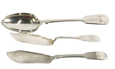 Lot 152 - Two 19thC silver fiddle pattern butter knives...