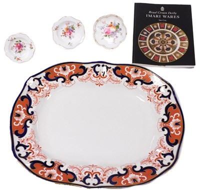 Lot 326 - An early 20thC Royal Crown Derby Imari meat...