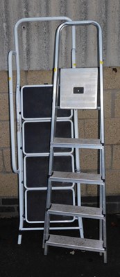 Lot 1095 - A metal extending step ladder, and another.