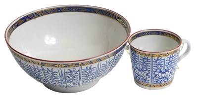 Lot 46 - Two pieces of 18thC Worcester, each decorated...