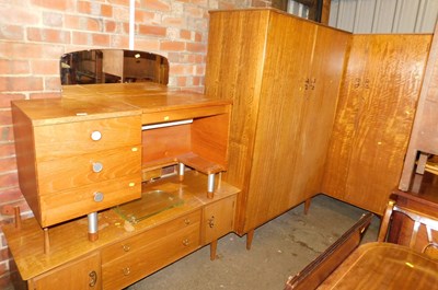 Lot 1118 - A Younger Ltd part bedroom suite, comprising...