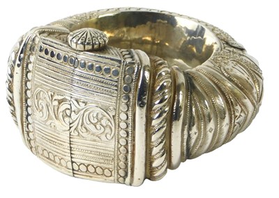 Lot 103 - A Middle Eastern white metal anklet, of hinged...