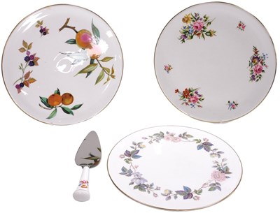 Lot 410 - A Royal Worcester porcelain June Garland...
