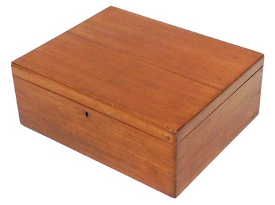 Lot 516 - A mahogany box, the hinged lid opening to...