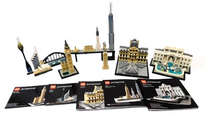 Lot 762 - Five Lego Architecture kit builds, comprising...