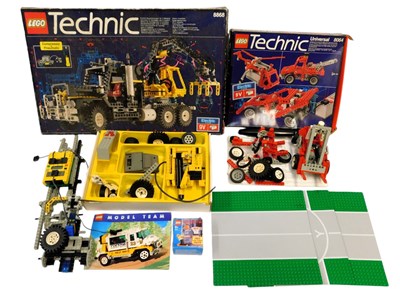 Lot 765 - Various Lego Technics and other Lego,...