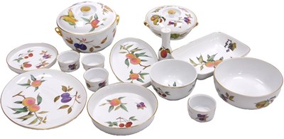 Lot 464 - A group of Royal Worcester Evesham pattern...