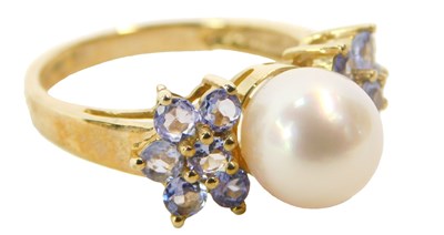 Lot 77 - A 9ct gold dress ring, set with single pearl...