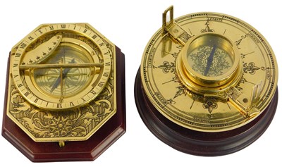 Lot 190 - A Franklin Mint brass theodolite, on a wooden...