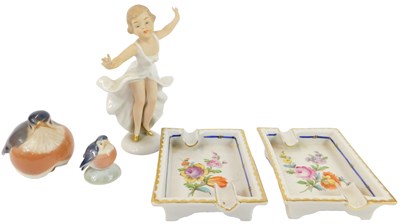 Lot 365 - A group of ceramics, comprising a Royal...