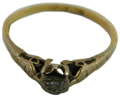 Lot 86 - An 18ct gold and platinum solitaire ring, size...