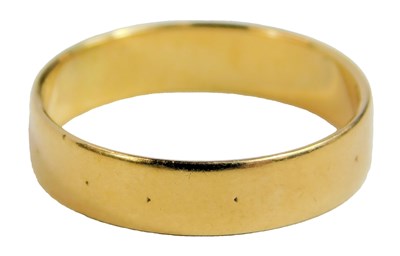 Lot 230 - An 18ct gold wedding band, size J, 2.1g.