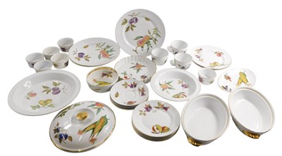 Lot 1148 - A quantity of Royal Worcester Evesham pattern...