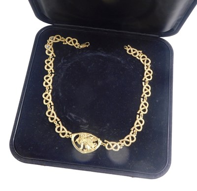 Lot 430 - An 18ct gold Griffin collarette pendant and...
