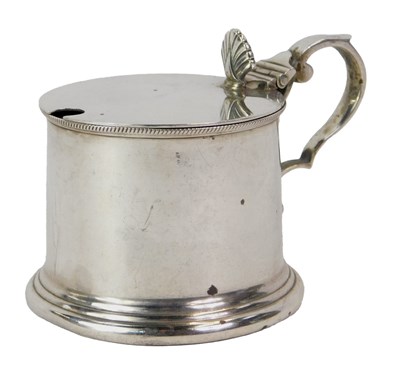 Lot 273 - A George V silver drum mustard pot, with a...