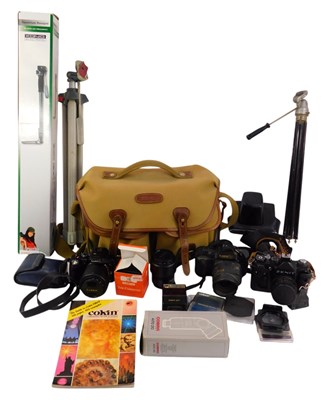 Lot 352 - Various cameras and optical related equipment,...