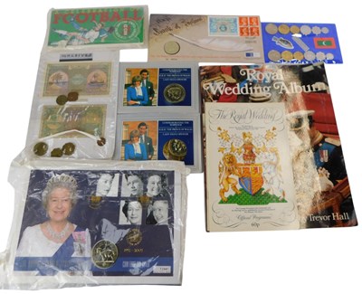 Lot 386 - British commemorative coins, to include a two...