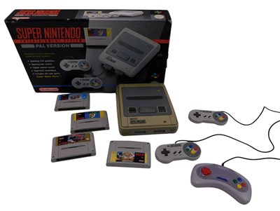 Lot 1370 - A Nintendo Super Nintendo entertainment system,...